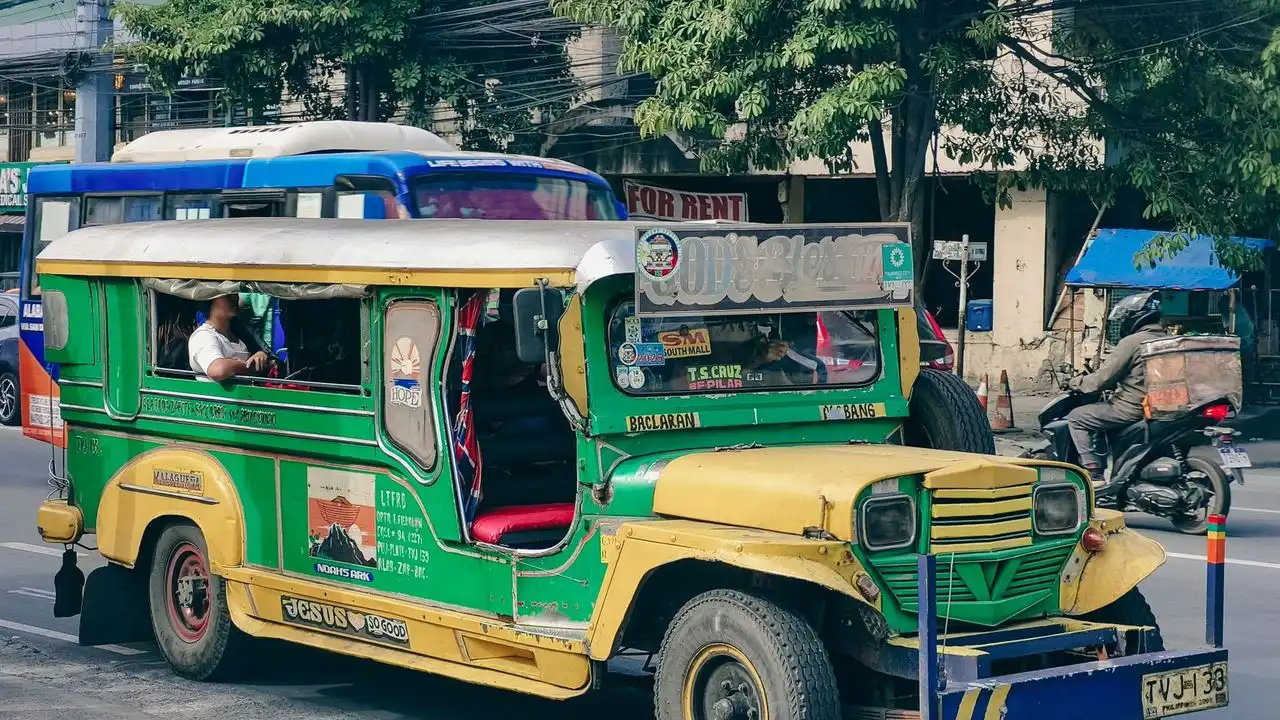 Navigating Manila Streets Using Tagalog Direction And Transportation Words